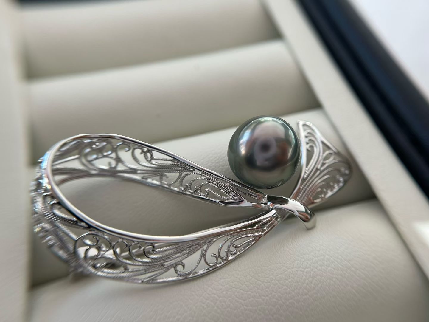 Tahitian Peacock Green Pearl & Sterling Silver Filigree Brooch