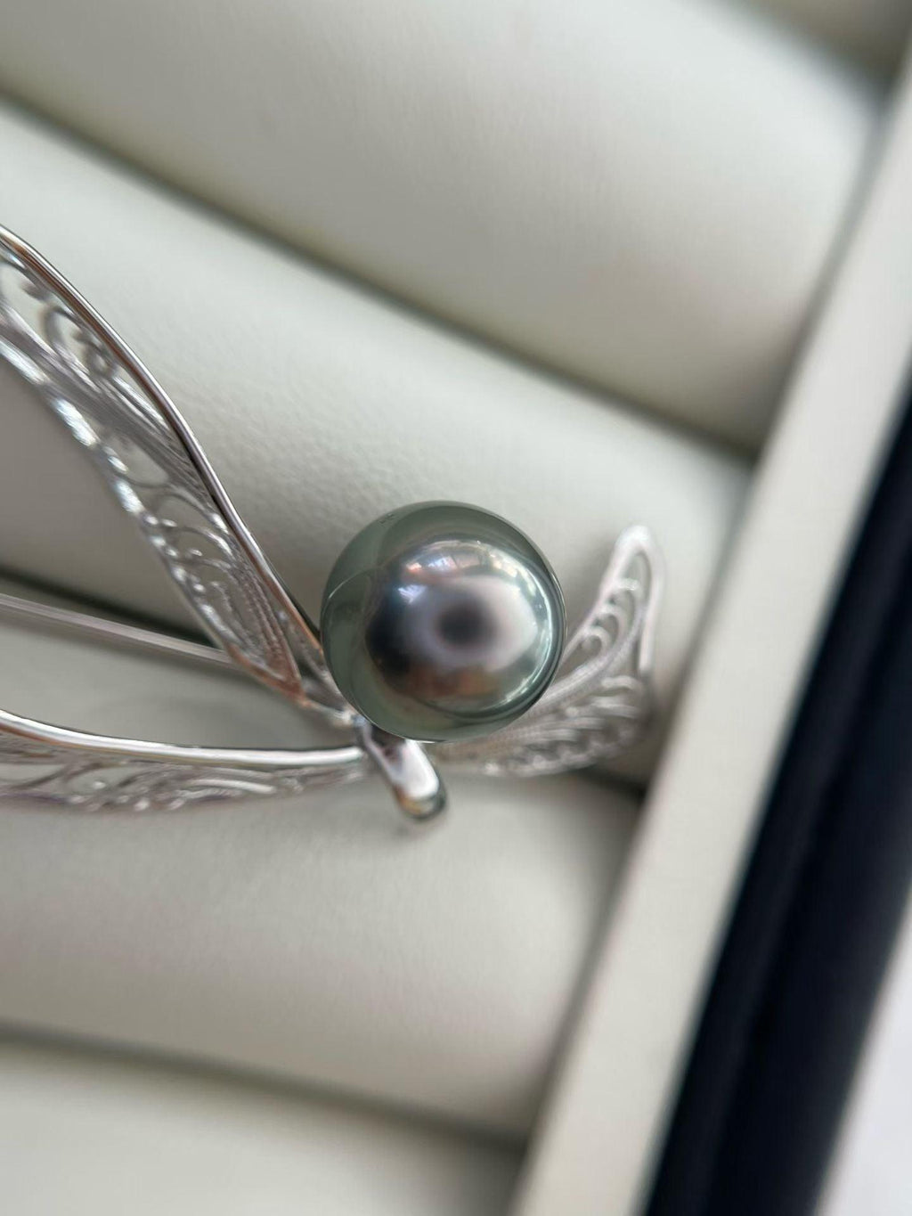 Tahitian Peacock Green Pearl & Sterling Silver Filigree Brooch.