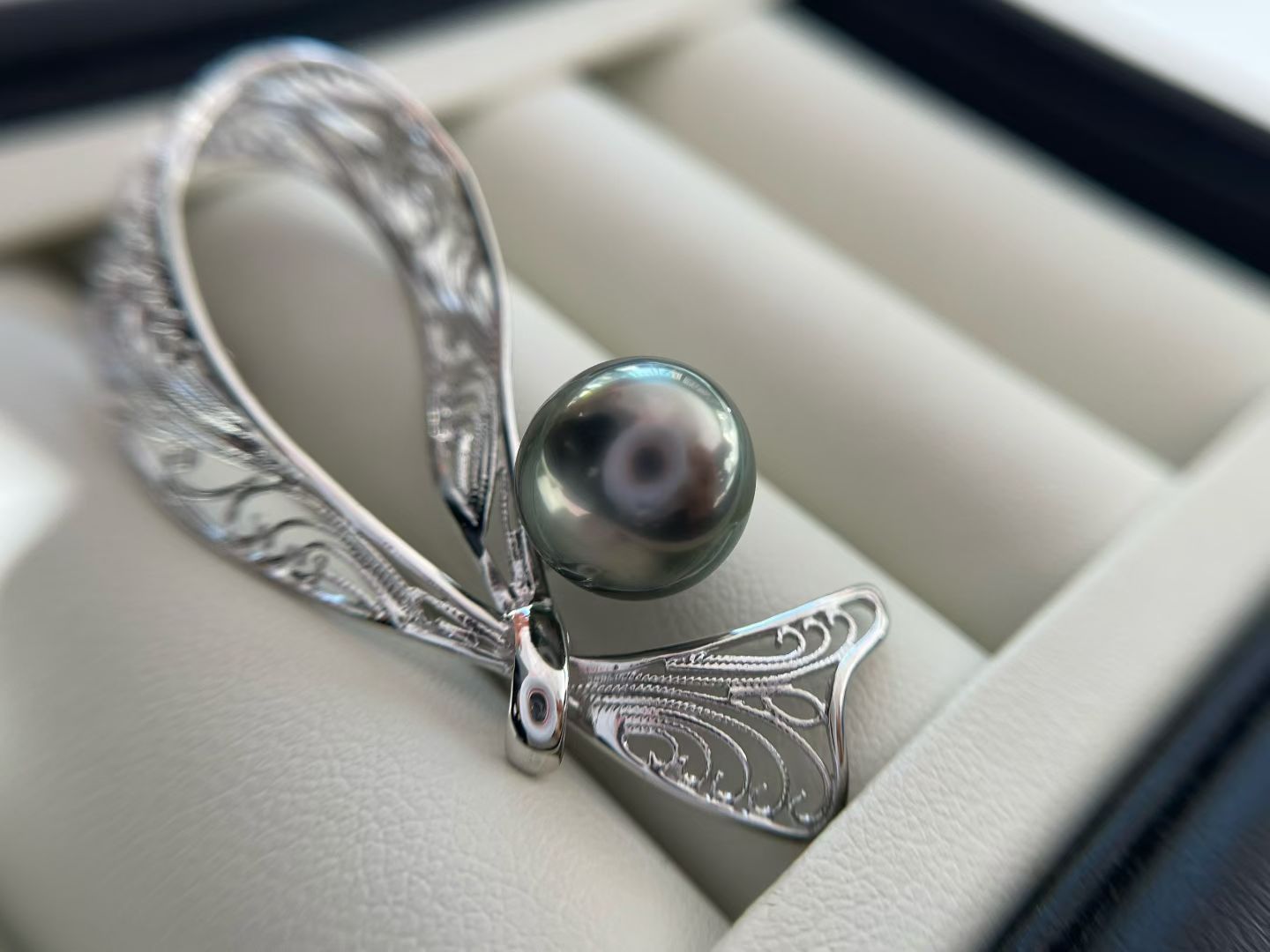 Tahitian Peacock Green Pearl & Sterling Silver Filigree Brooch