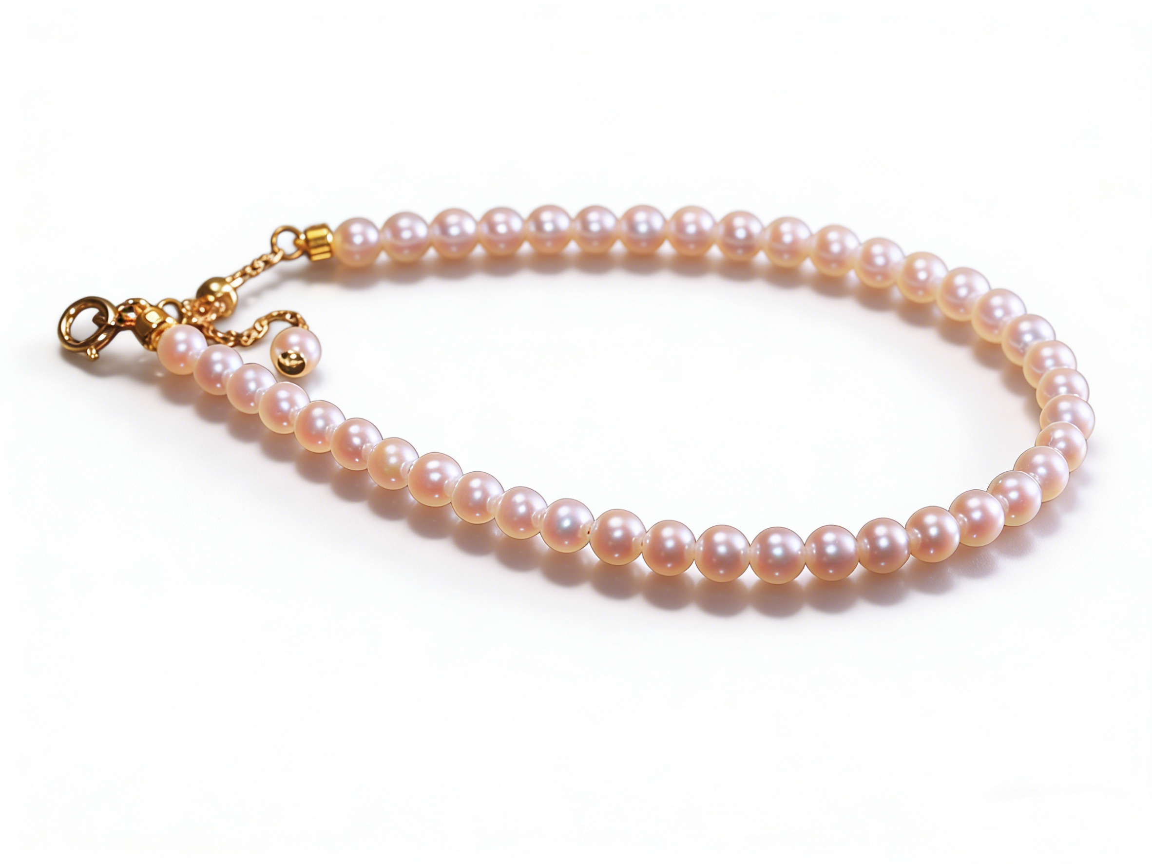 Premium Japanese Akoya Pearl Bracelet in 18K gold.