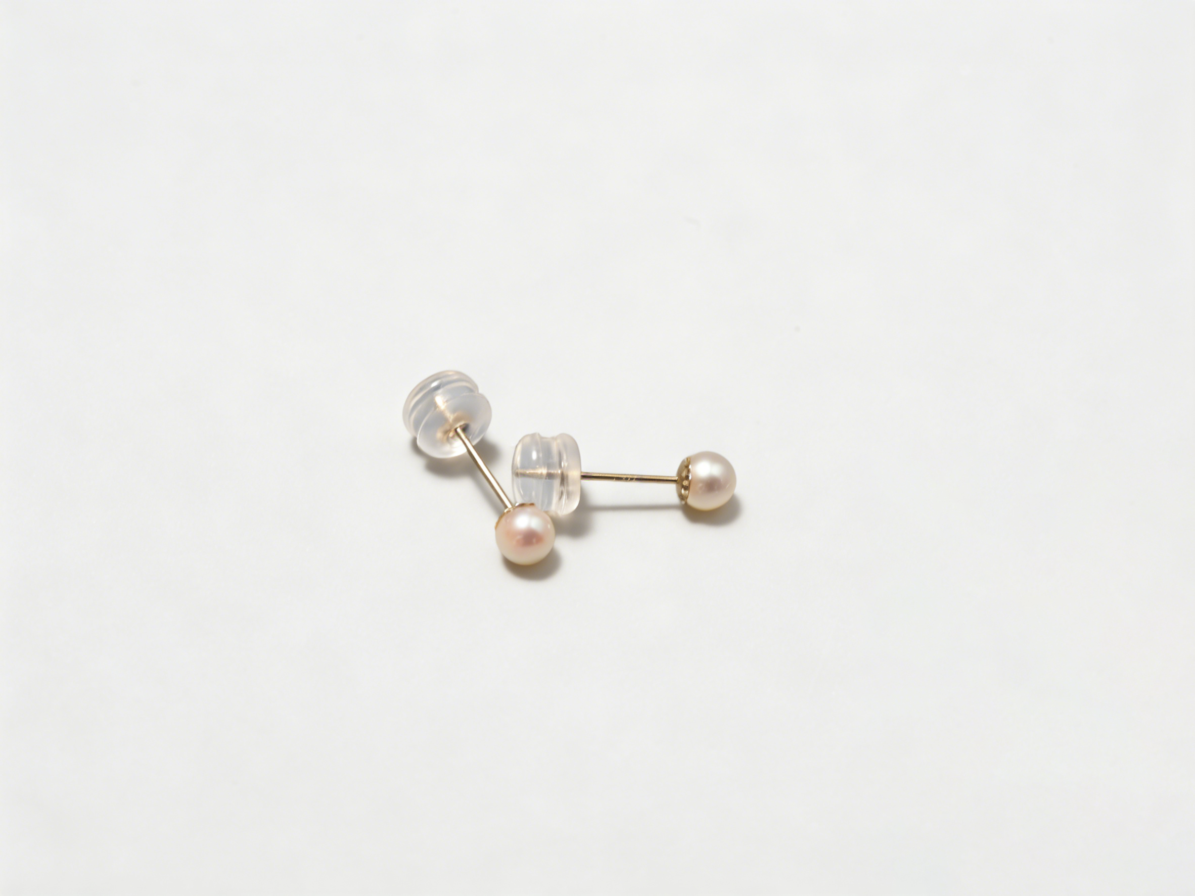Elegant 3.5-4mm Akoya Pearl Stud Earrings, 18K Gold