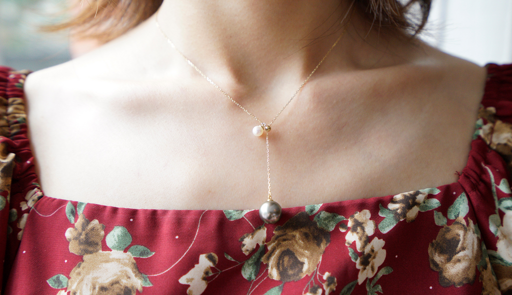 Adjustable Y-Necklace with Akoya Pearl & Tahitian Platinum Grey Pearl.