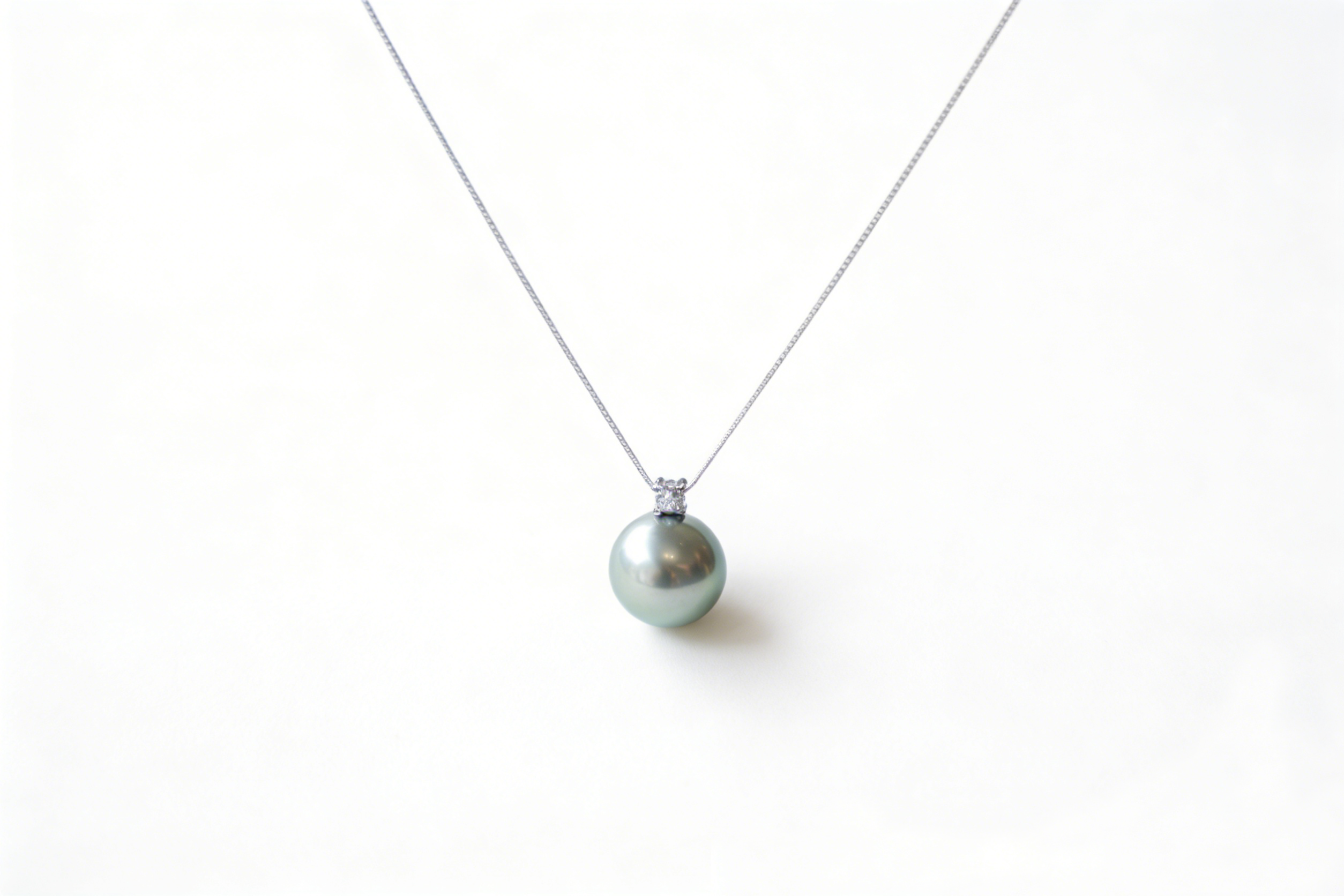 Diana-style Tahitian pearl pendant