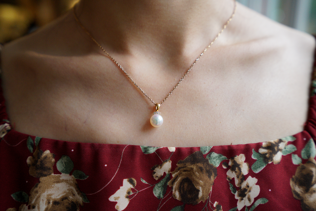 Akoya pearl pendant