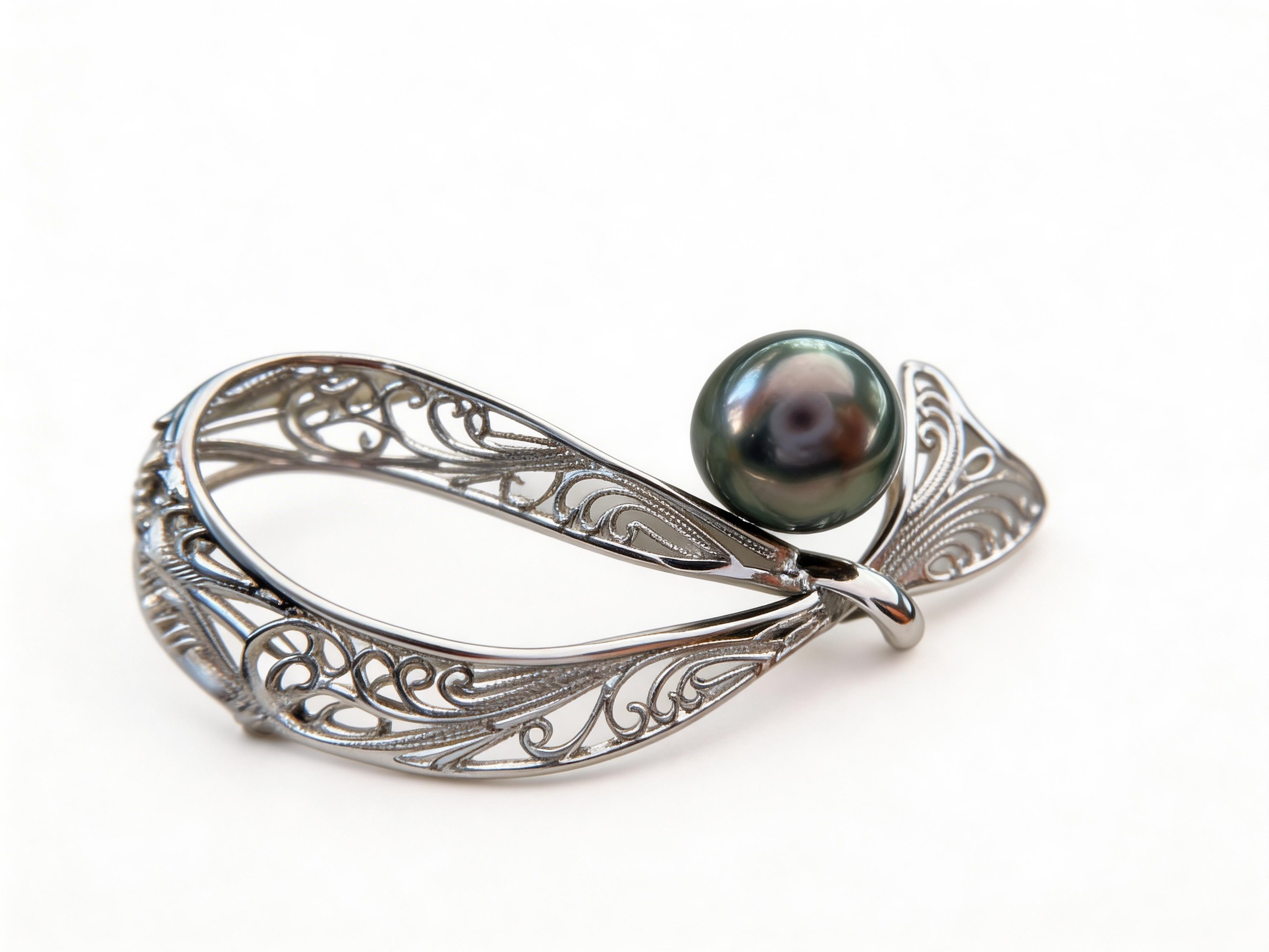 Tahitian Peacock Green Pearl & Sterling Silver Filigree Brooch.